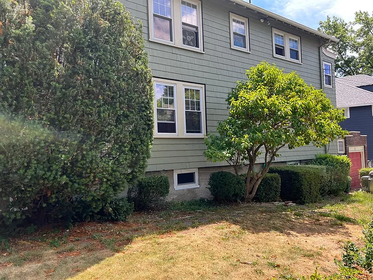 638 Huron Ave — Photo 15