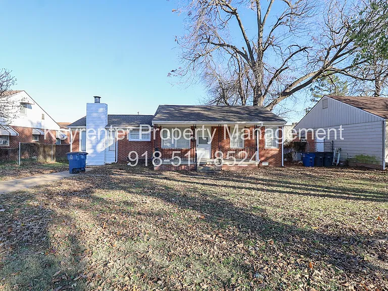 723 N Gary Pl — Photo 2