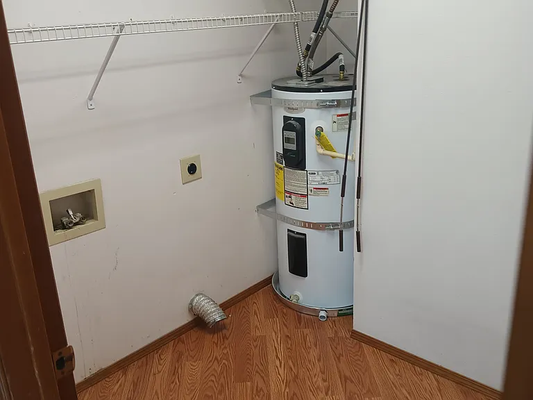 4306 Meadow View Dr — Photo 7