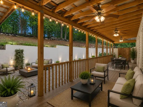 725 Nix Dr, Gainesville, GA 30501