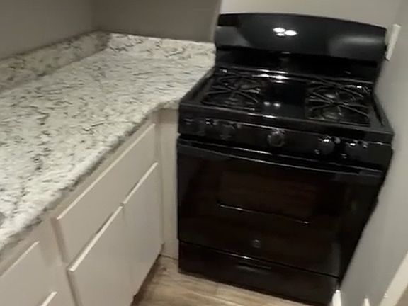 5th image of 222 E Nettleton Ave