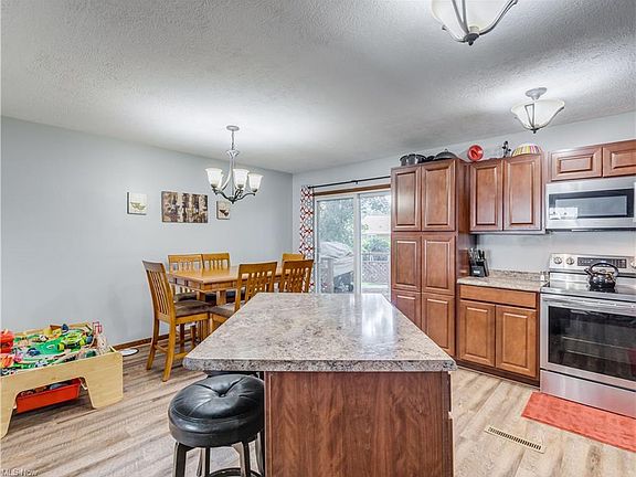 5th image of 406 Melony Ln