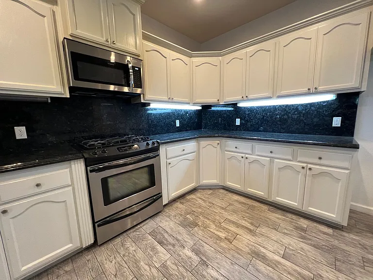 2724 Tecopa Ave — Photo 8