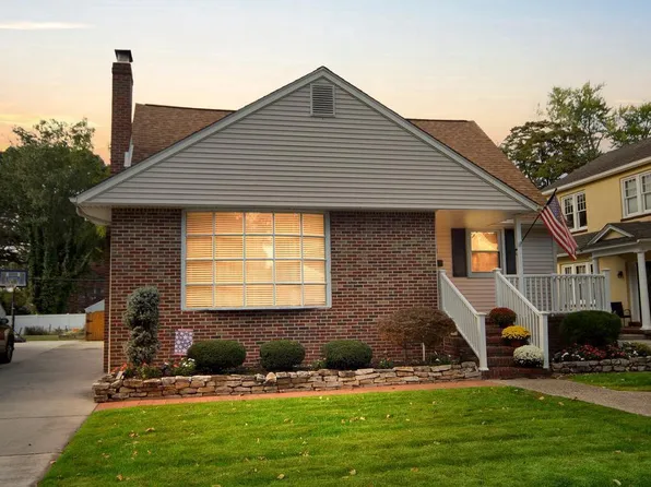 21 E Vassar Rd, Audubon, NJ 08106