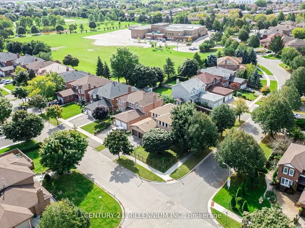 10 Phelps Dr, Brampton, ON L6X 3V5