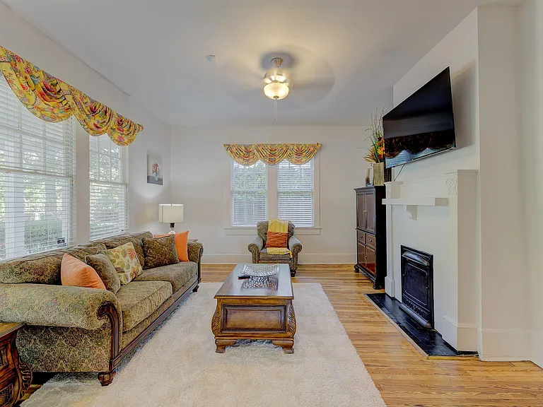 710 Heidt St — Photo 5
