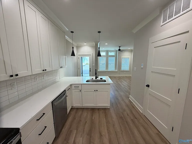 13 Vine St NE — Photo 9