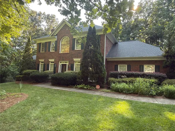 8805 Crosstimbers Dr, Charlotte, NC 28215