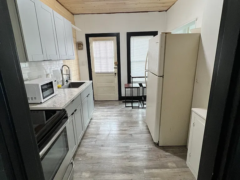106 N 3rd St #A — Photo 5