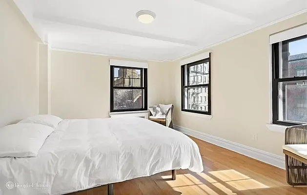 Rented by Manhattan Realty Group | media 2