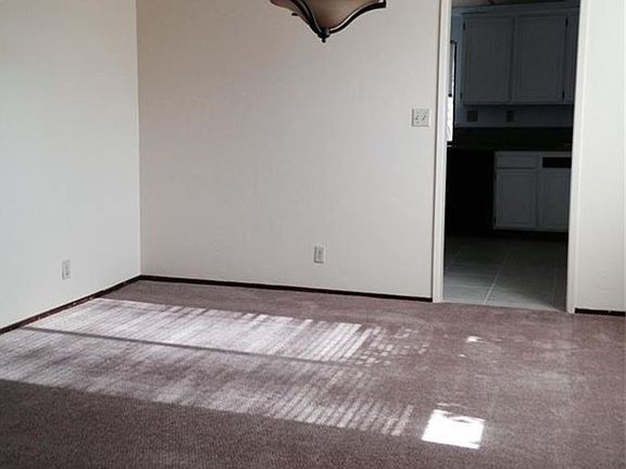 4360_Fallbrook_Dining_Room_10012014