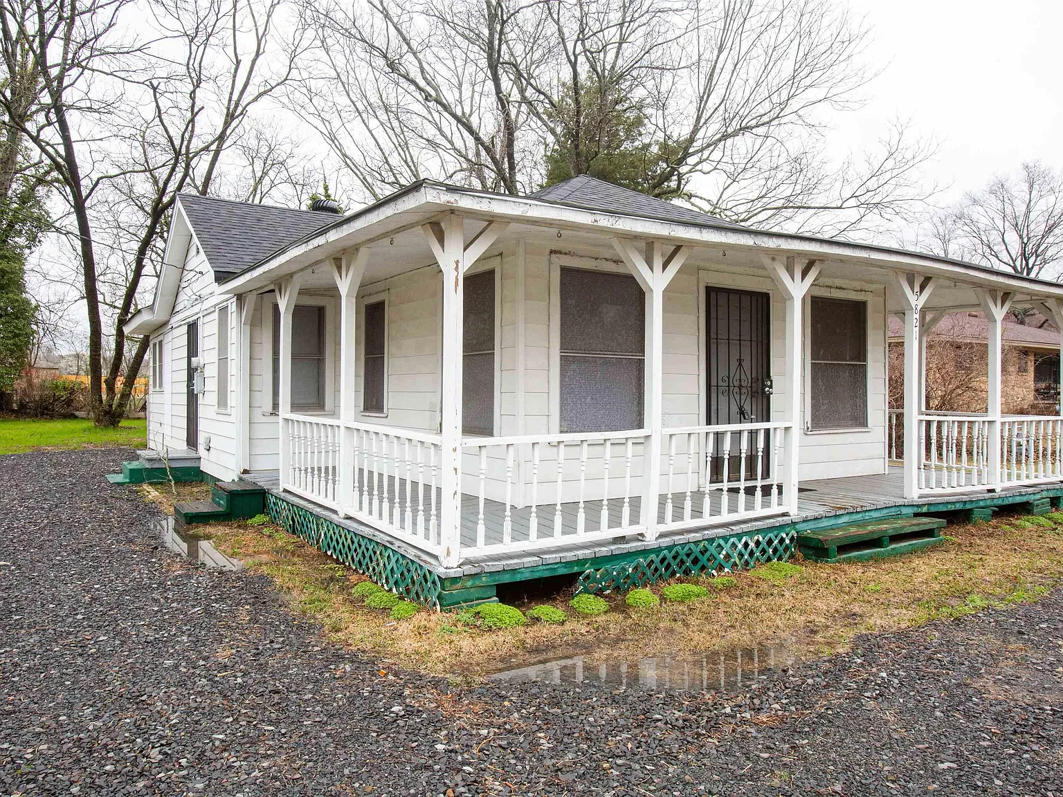 2 bed, 1.0 bath, 1192 sqft, $825 — Photo 2