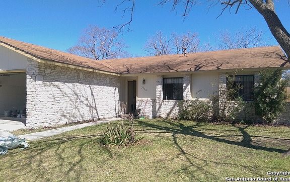 3rd image of 2718 Lakebriar St