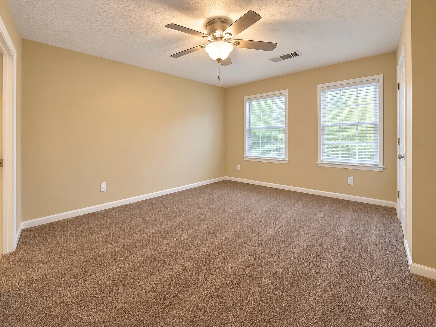 2 bed, 2.5 bath, 1100 sqft, $1,795 — Photo 3