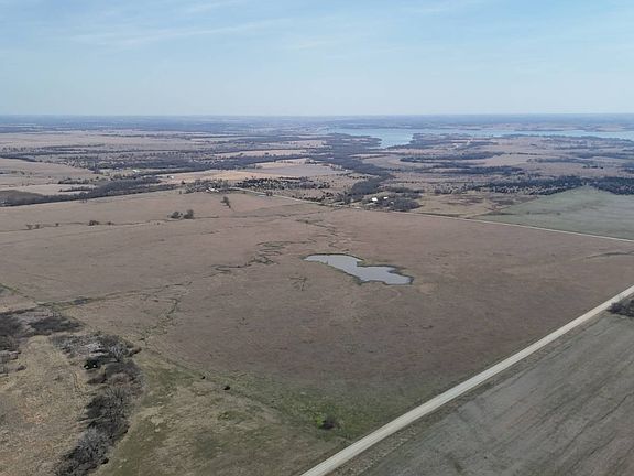 5th image of 285 S Wanamaker Rd