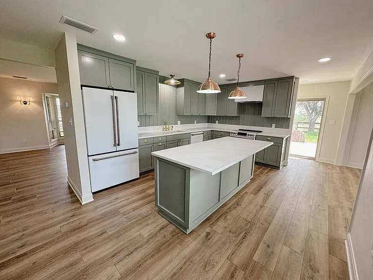 5121 FM 446 — Photo 9