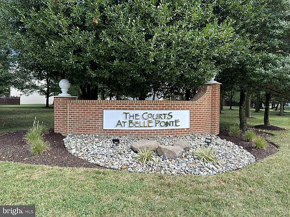 2nd image of 1601 Katheryne Village Sq