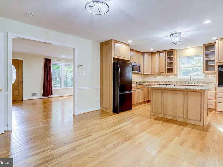 7321 Reddfield Ct — Photo 4