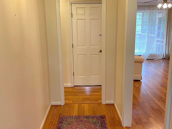 2nd image of 1819 Poplar Dr