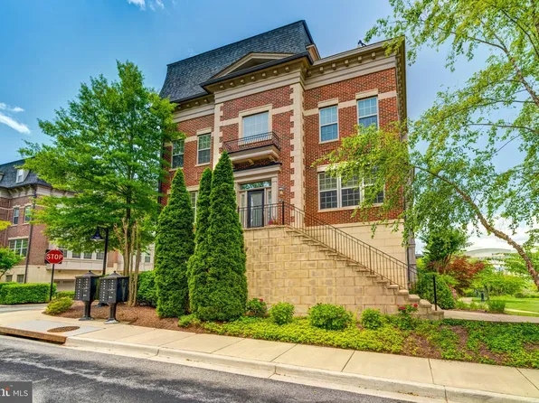 510 Overlook Park Dr #32, Oxon Hill, MD 20745