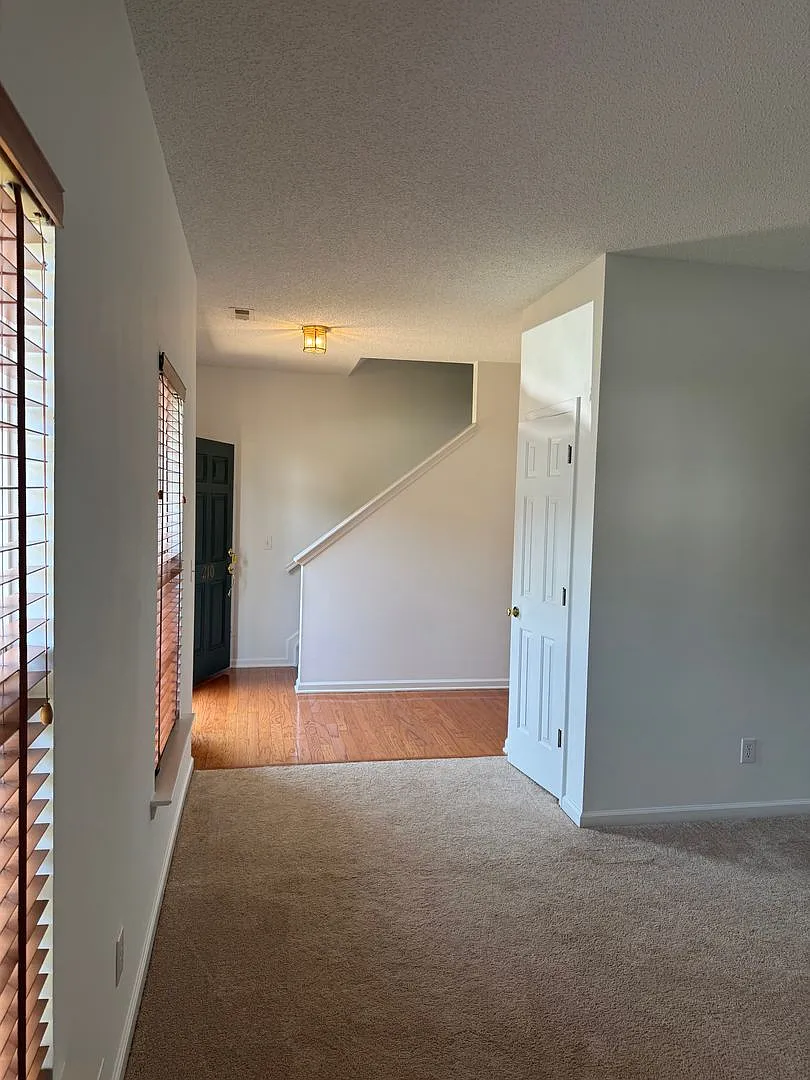 Wonderful 4 bedroom Home in Orchard Farms — Photo 2
