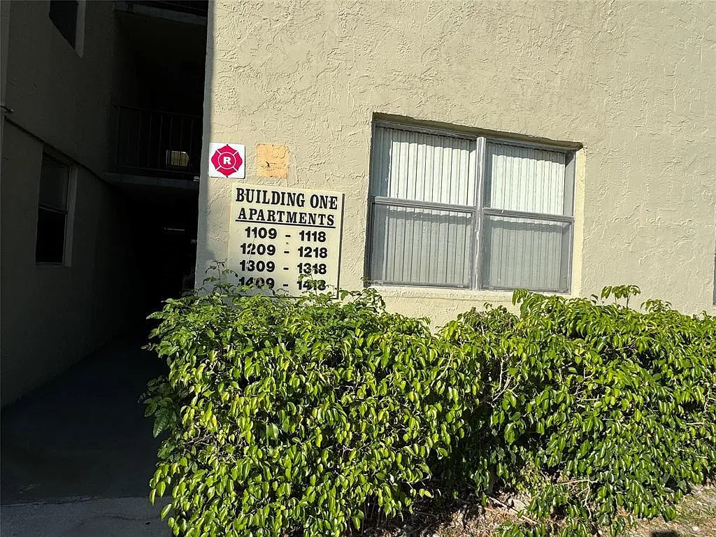 2 bed, 2.0 bath, 1000 sqft, $1,900 — Photo 2