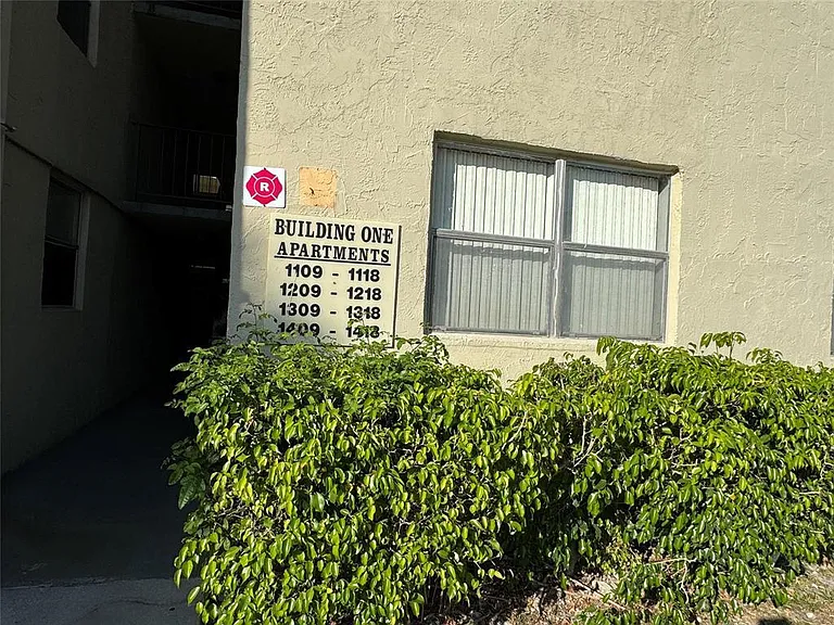1800 SW 81st Ave #1307 — Photo 2