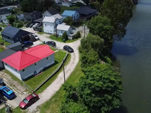32 Riverview St, Cabin Creek, WV 25035
