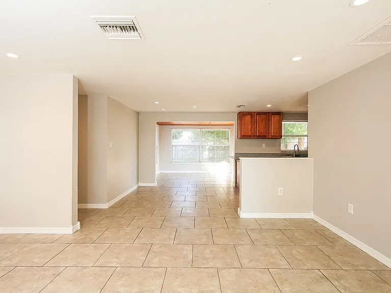 10426 Syringa Ct — Photo 3