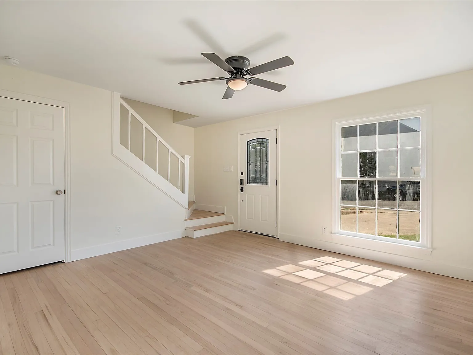 2 bed, 1.0 bath, 891 sqft, $1,675 — Photo 1