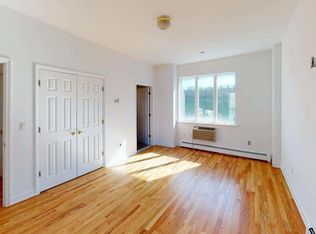 562 Court St #4B, Brooklyn, NY 11231