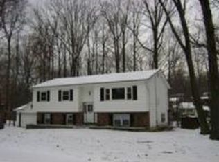 6 Cygnet Ln, Valley Cottage, NY 10989