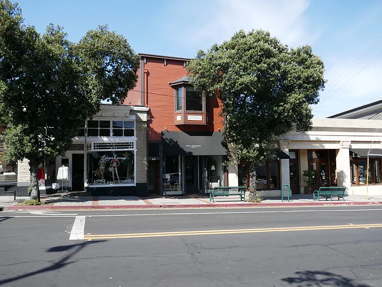 80 W Main St — Photo 27