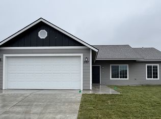 2787 Cardinal Pl, Umatilla, OR 97882