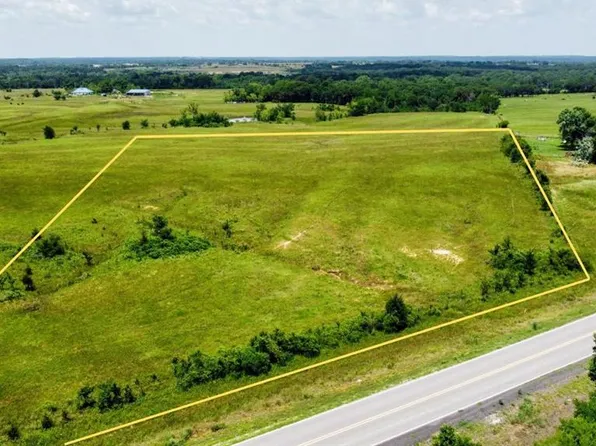 3 E 56th Hwy, Okemah, OK 74859