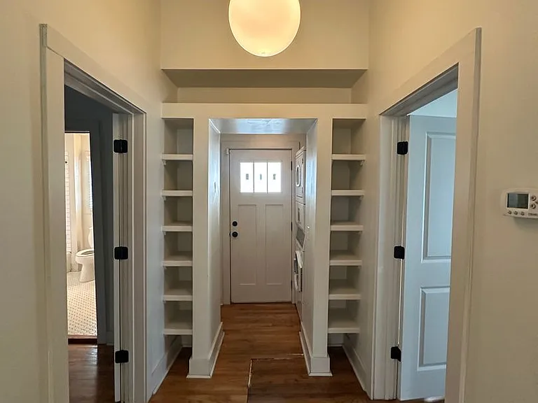 614 E Henry St — Photo 11