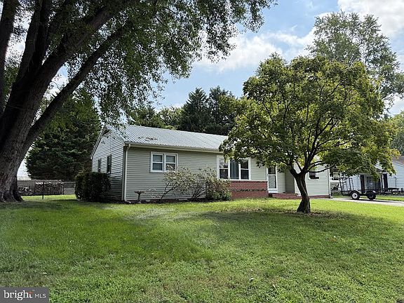 2nd image of 115 Benjamin Ave