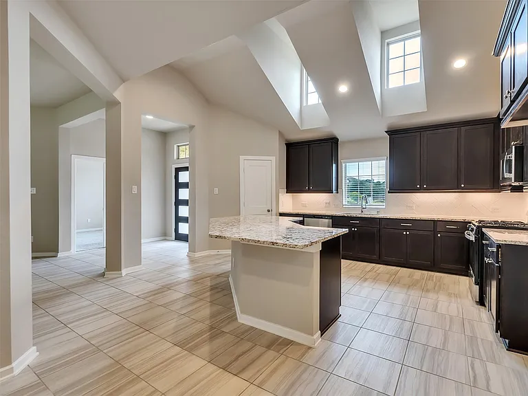 8510 Amber Bend Dr — Photo 14
