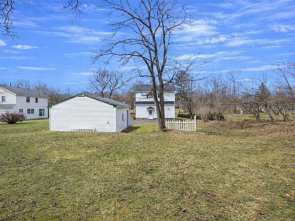 4th image of 1272 Canandaigua Rd