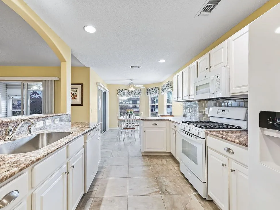 EIK - 33132 Grand Cypress Way