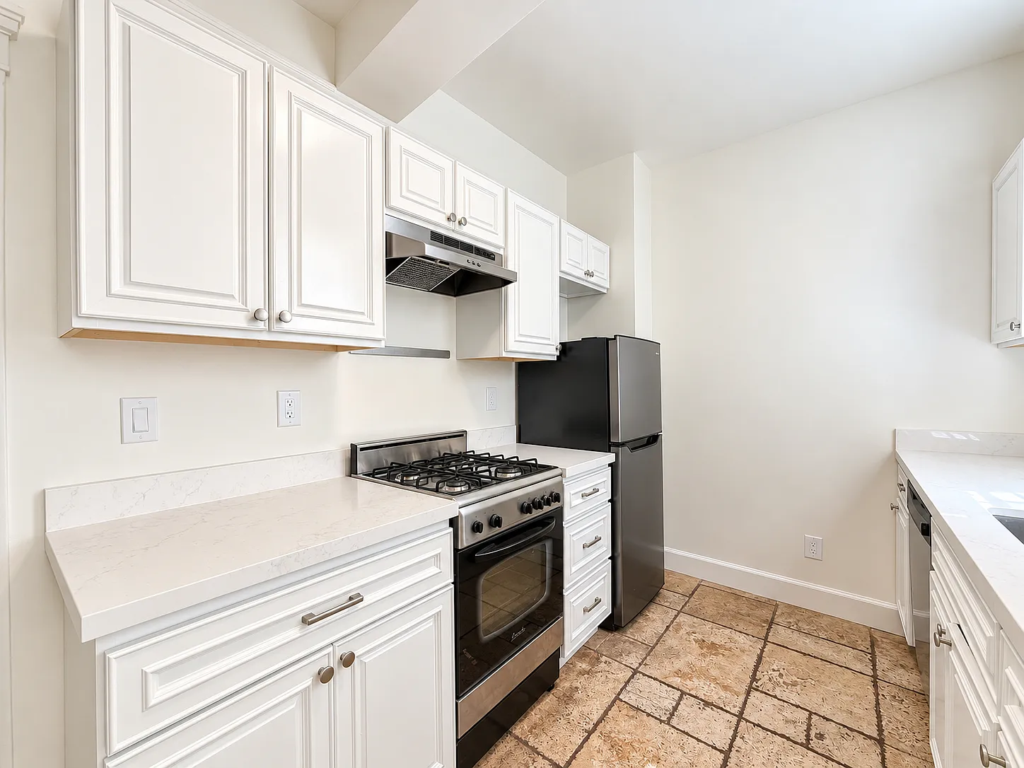 Charming 1BR with In-Unit Laundry 2 Blocks from Alamo Square Park — Photo 2