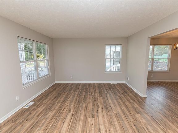 5th image of 3339 E 123rd St