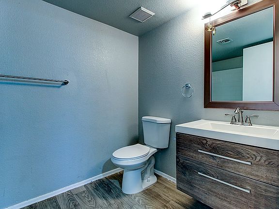 4th image of 36 E Vaughn Ave #11153659