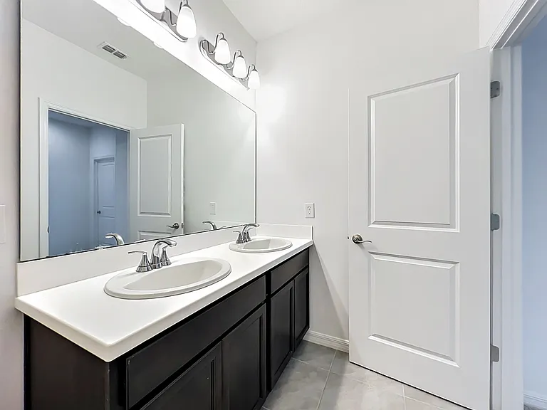 16007 Micelli Dr — Photo 35