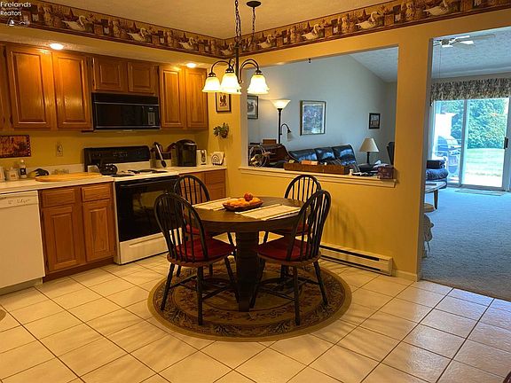 4th image of 1003 Brittany Dr