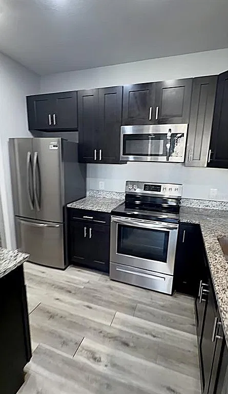 4 bed, 2.0 bath, 1372 sqft, $2,500 — Photo 4