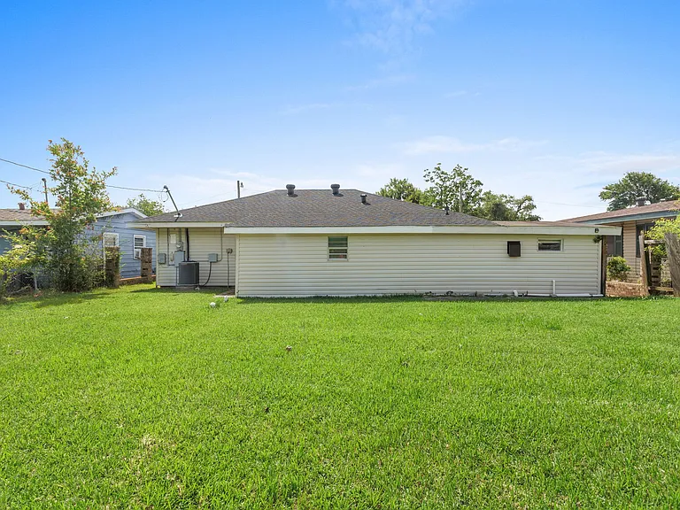 3450 Taylor St — Photo 2