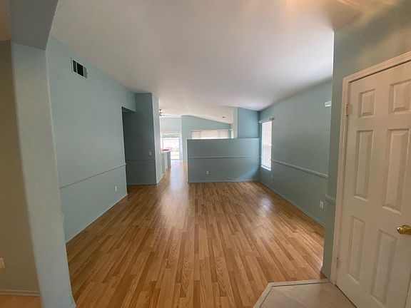 3rd image of 31900 Calle Vimianzo