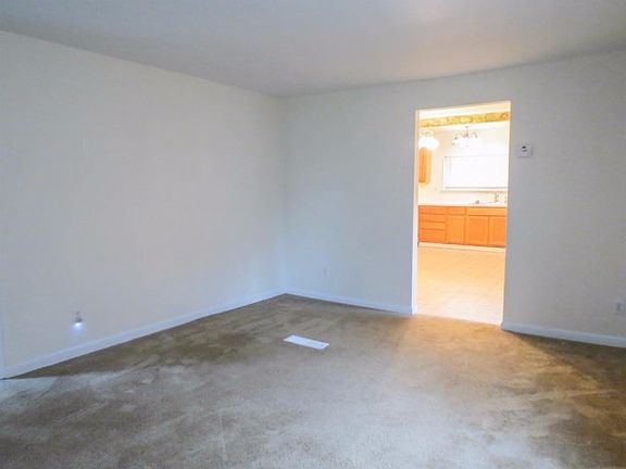3rd image of 832 Lamay Ave