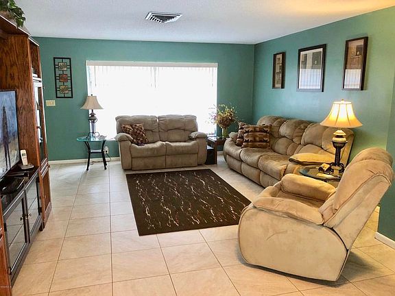3rd image of 8581 N Golfview Dr